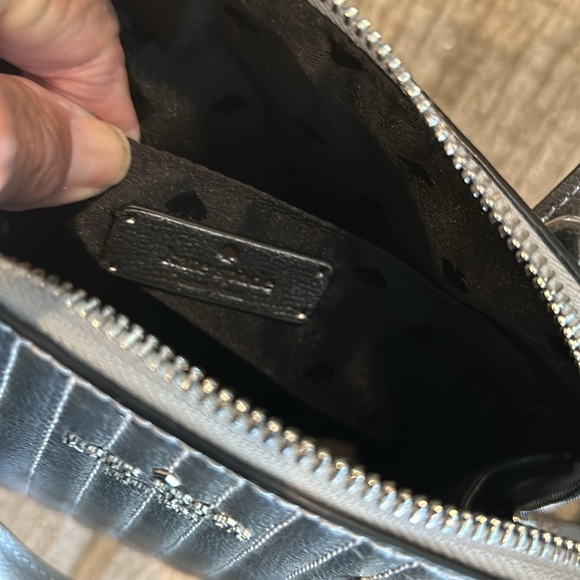 Kate Spade silver metallic leather domed shaped bag, 6 x 8 x 4 adjustable strap - Picture 7 of 9